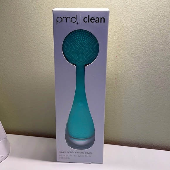 Pmd smart facial cleansing device BNIB - Picture 2 of 9